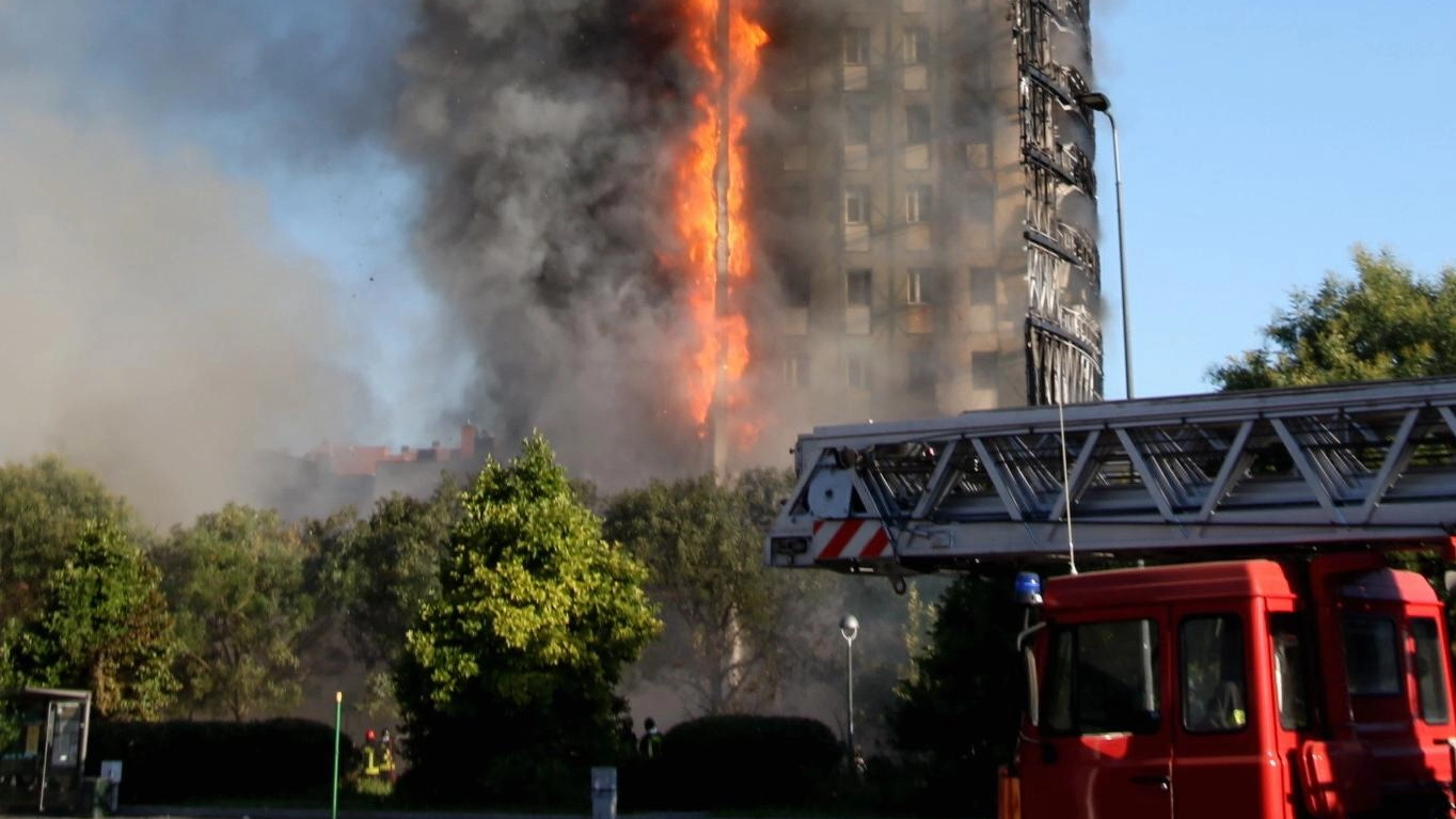 Il caso Torre dei Moro "Troppe case costruite con materiali pericolosi Allarme sottovalutato" Il caso Torre dei Moro "Troppe case costruite con materiali pericolosi Allarme sottovalutato"