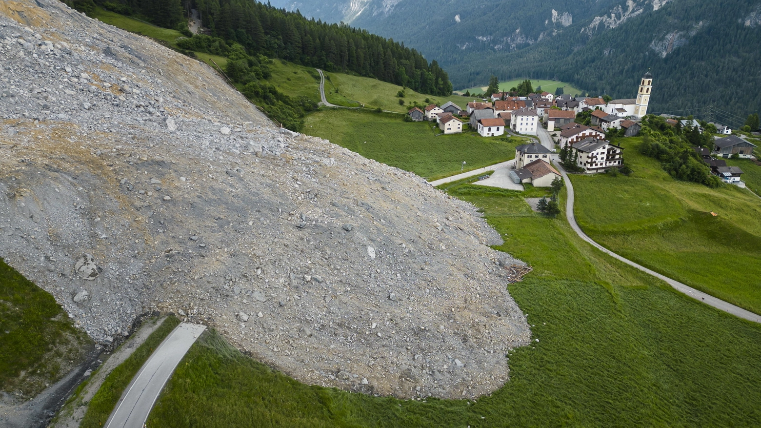 L'enorme massa di detriti che ha sfiorato Brienz