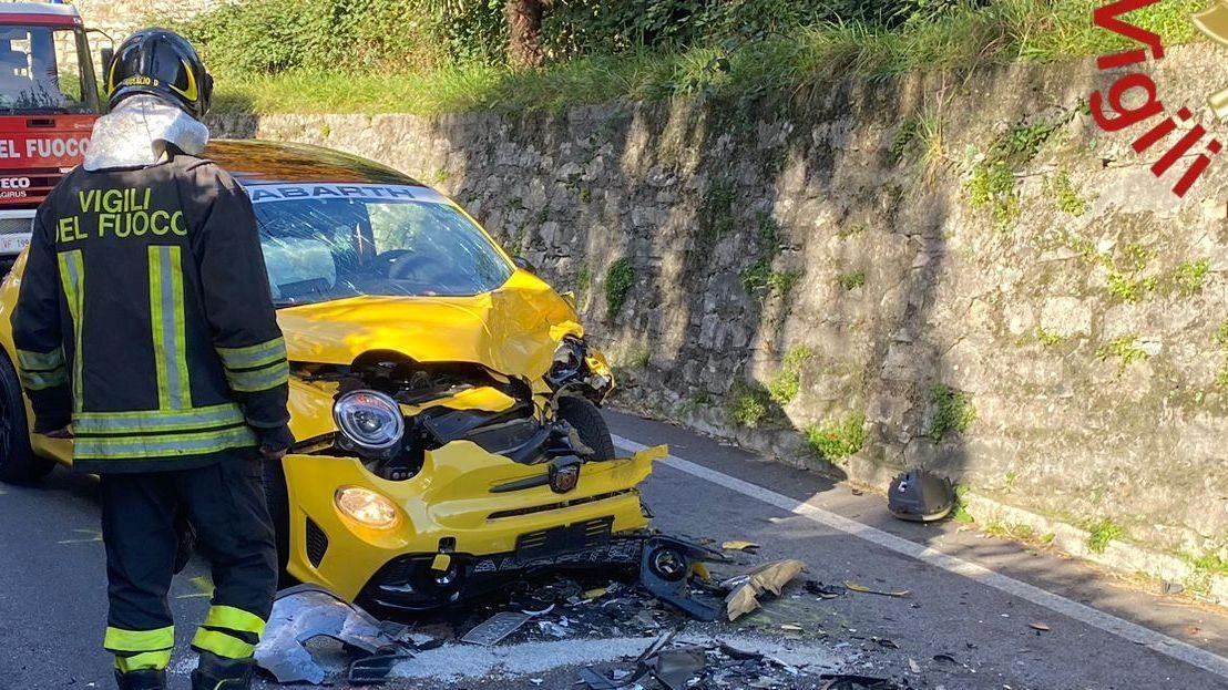 Tragico scontro fra due auto. Muore anziano Tragico scontro fra due auto. Muore anziano