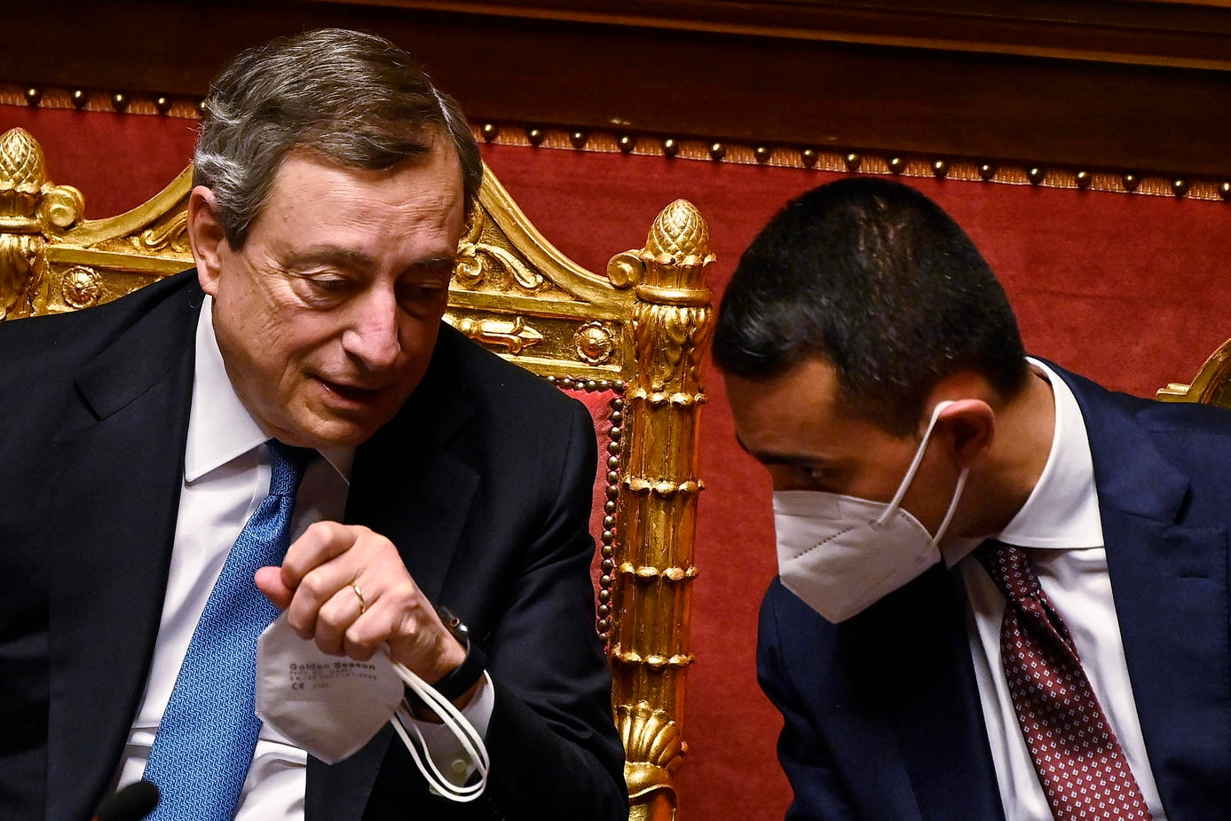 Mario Draghi e Luigi Di Maio in Senato (Ansa)