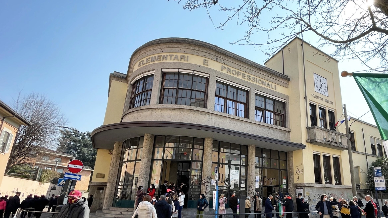 "Aule fredde" Ma i termosifoni restano spenti "Aule fredde" Ma i termosifoni restano spenti