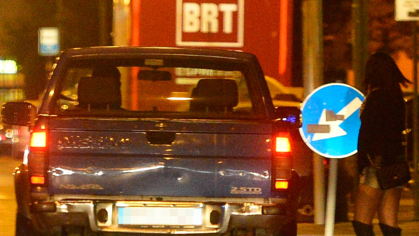 Per chi si ferma in auto vicino a prostituta prevista sanzione da 500 euro (Fotolive)