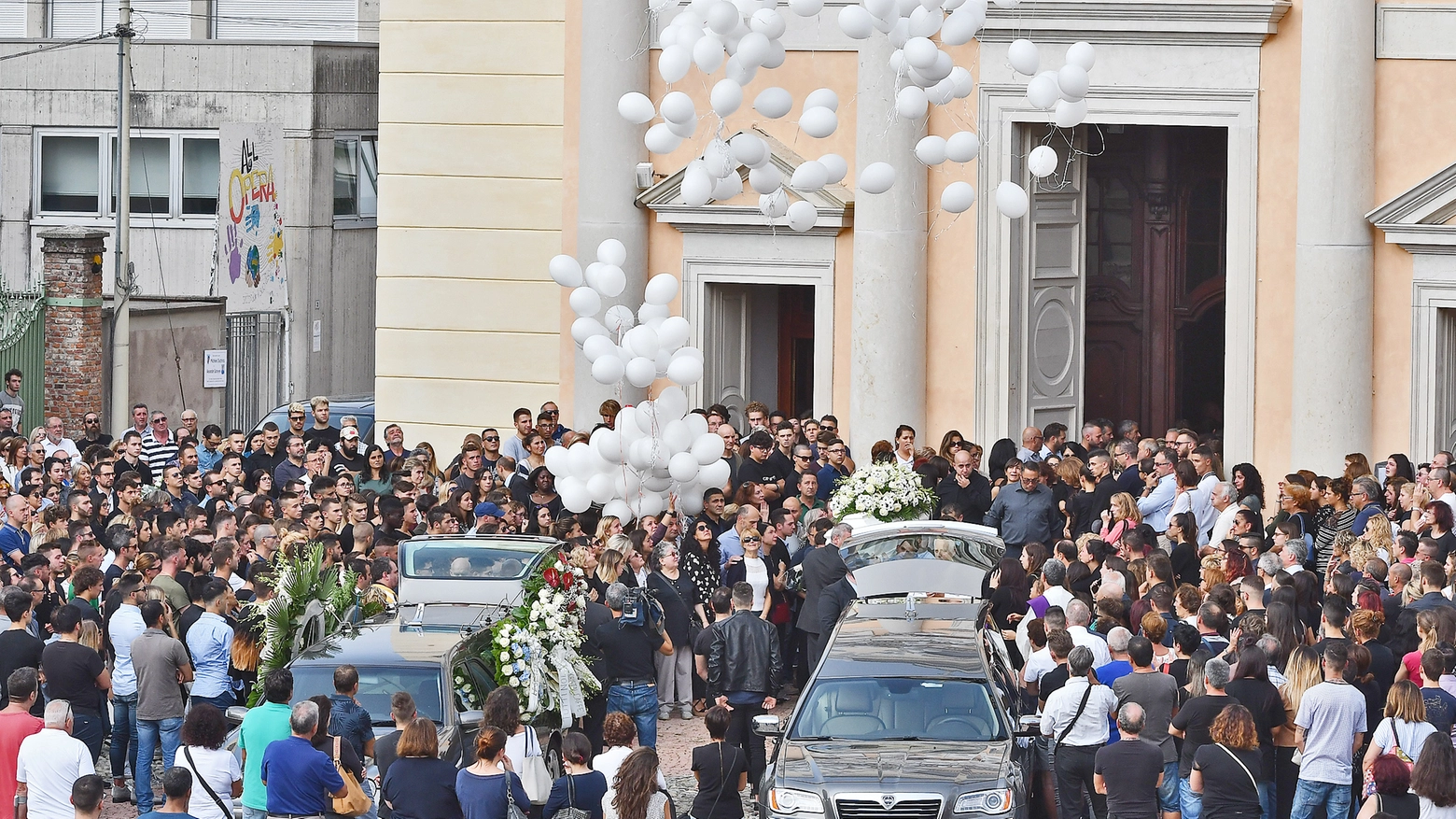 Funerali Michele e Alexander, due delle tre vittime dell'incidente di Guanzate