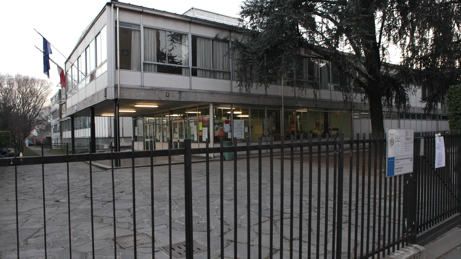 Scuola di via Pisa a Milano (Newpress)