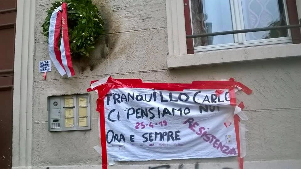 Via Palmieri, la nuova corona per il partigiano Carlo Ciocca (Foto Facebook)