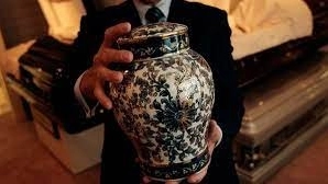 I resti della moglie erano dentro l'urna ritrovata I resti della moglie erano dentro l'urna ritrovata