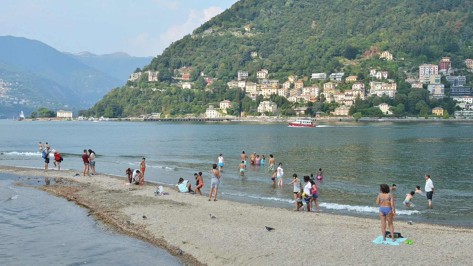 Effetto siccità: il livello delle acque del lago di Como si è abbassato