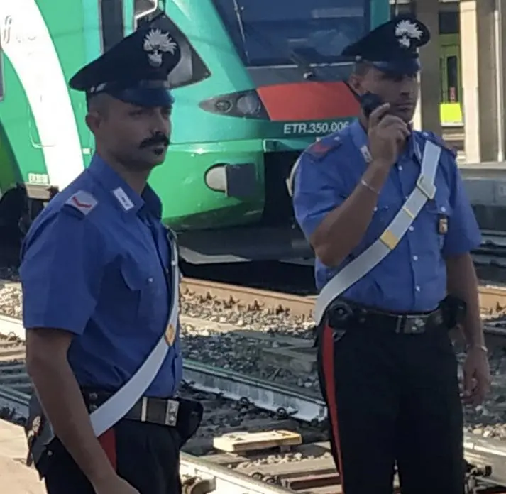Carabinieri nelle stazioni: 104 persone controllate La metà erano minorenni