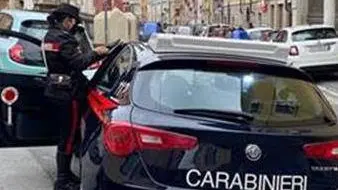 Tragedia sventata dai carabinieri  Arrestato pericoloso stalker  La perseguita armato di coltello
