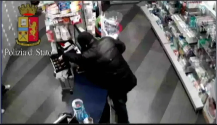Dieci rapine in farmacie e supermercati, arrestato un 50enne