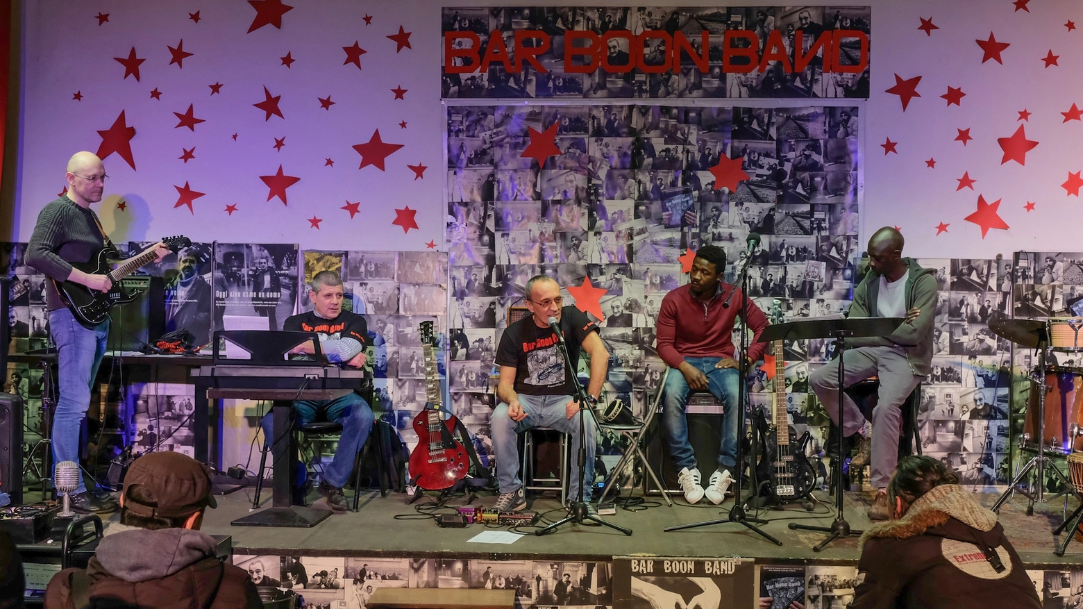 Bar Boon Band, il gruppo composto da senzatetto, migranti ed ex detenuti (NewPress)