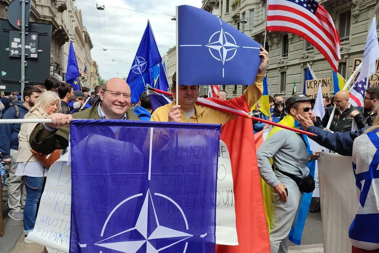 I manifestanti con la Brigata ebraica al corteo del 25 aprile
