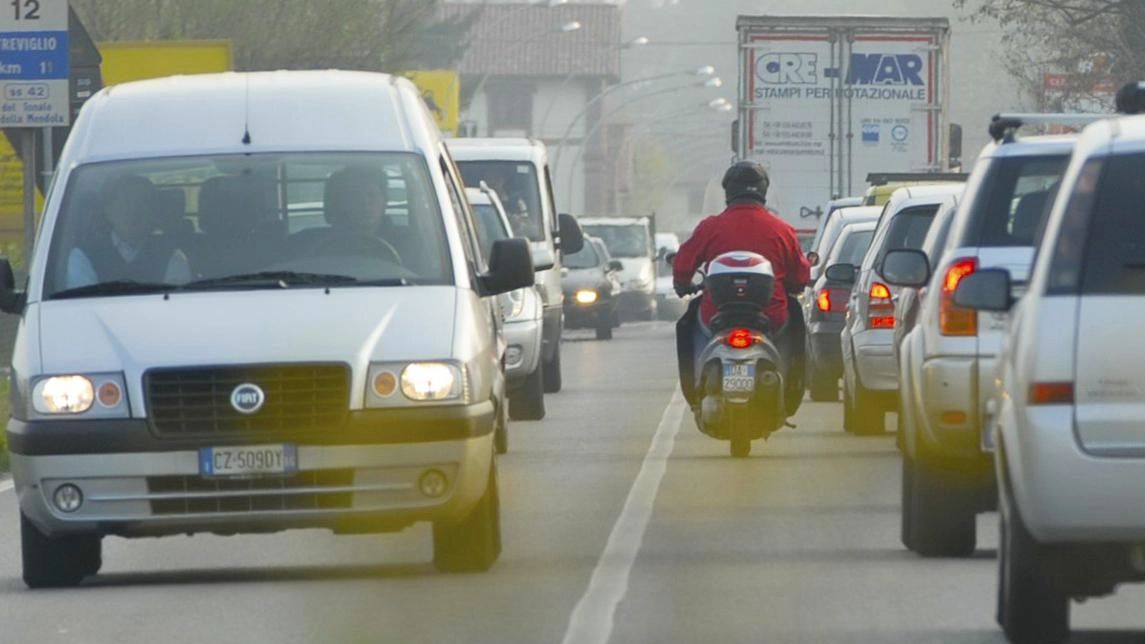 Provinciale assediata dai camion. La soluzione è con tre rotatorie