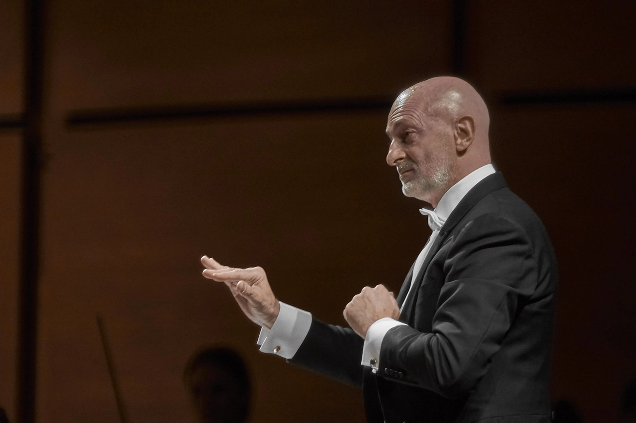 Il direttore dell'orchestra Verdi Ruben Jais