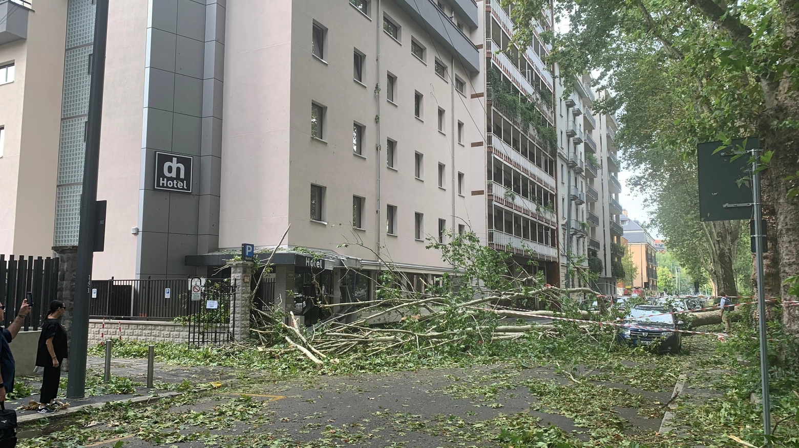 

"Perdite milionarie a Milano: l'hotel Domenichino colpito dal nubifragio"