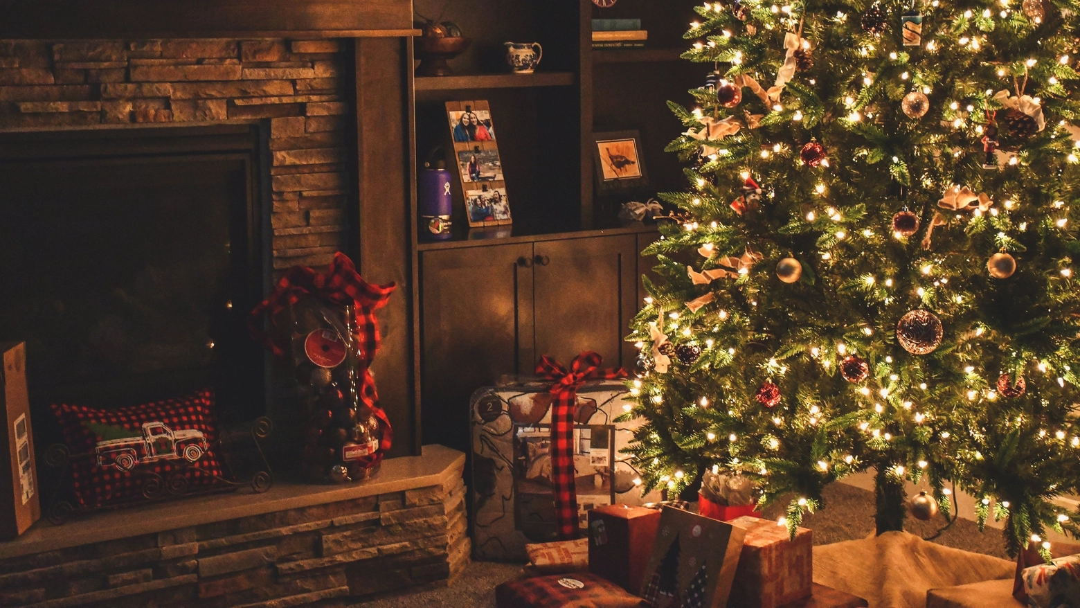 Natale, in Lombardia spesi in media 175 euro a famiglia per i regali