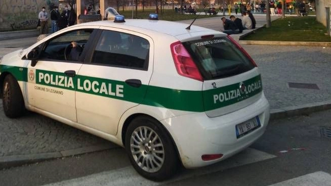 Una vettura della Polizia locale di Legnano