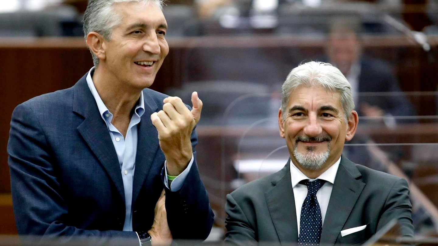 Lega, fronda Comitato Nord: pronti a sostenere Fontana. I ribelli si affidano a Calderoli