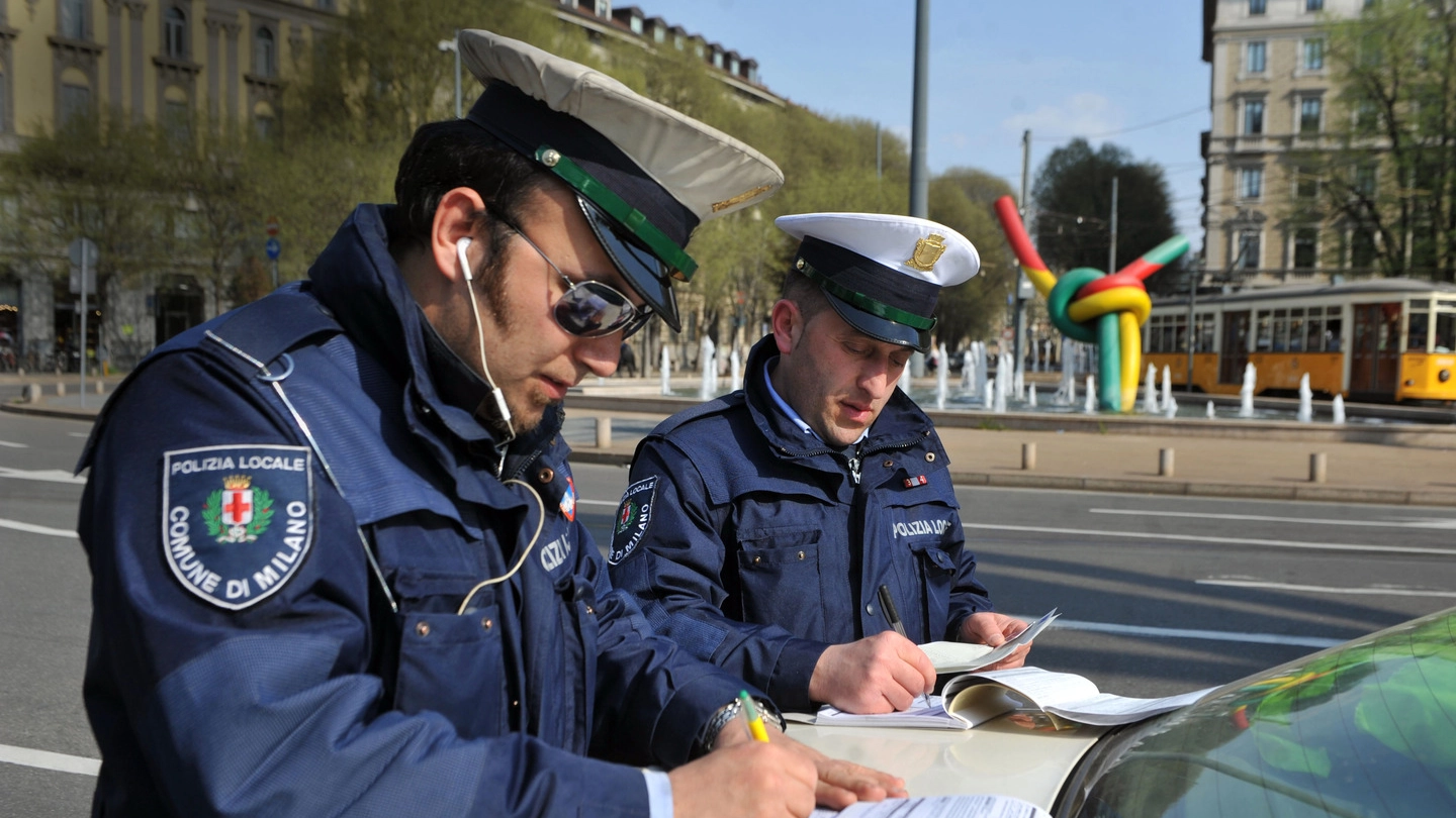 Un'immagine generica di polizia locale di Milano (Newpress)