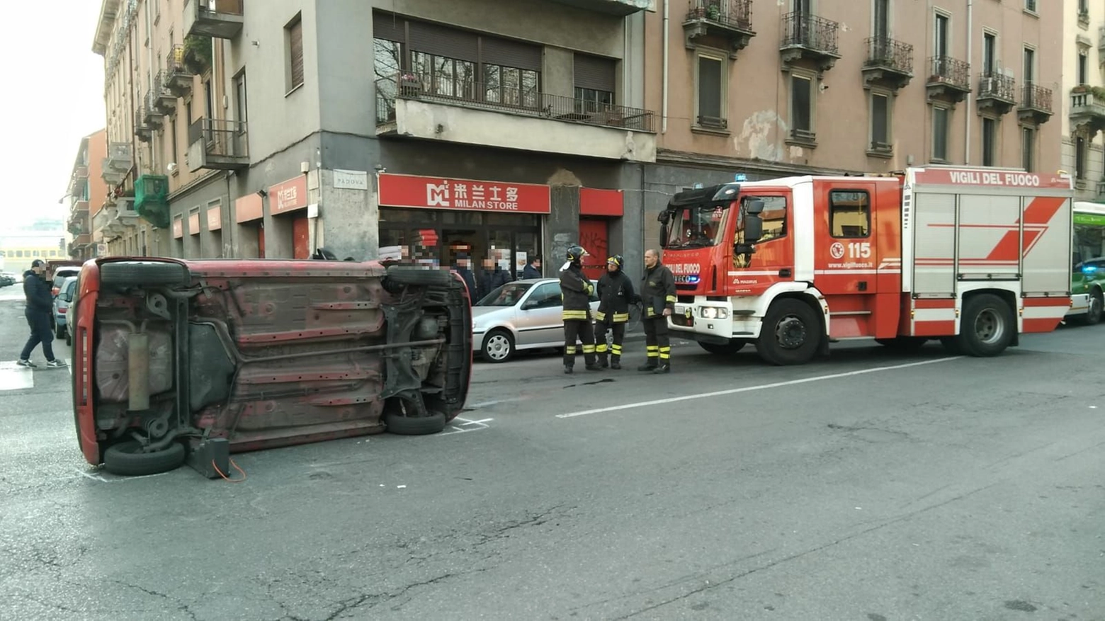 L'incidente in via Padova (Foto Mianews)