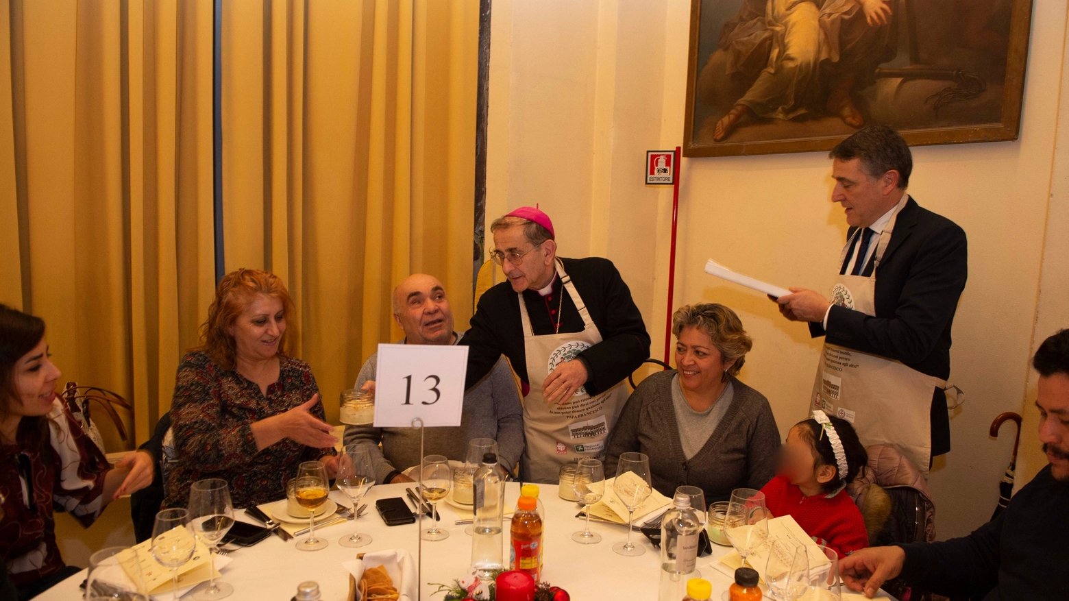 L'arcivescovo Mario Delpini in occasione di una cena solidale 