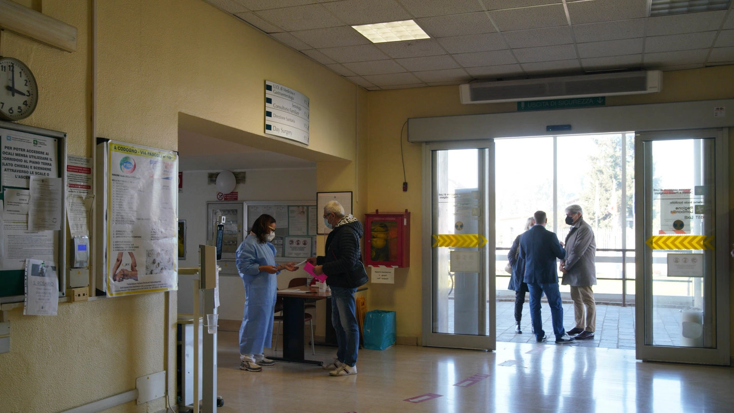 L’atrio di ingresso dell’ospedale di Codogno di viale Marconi