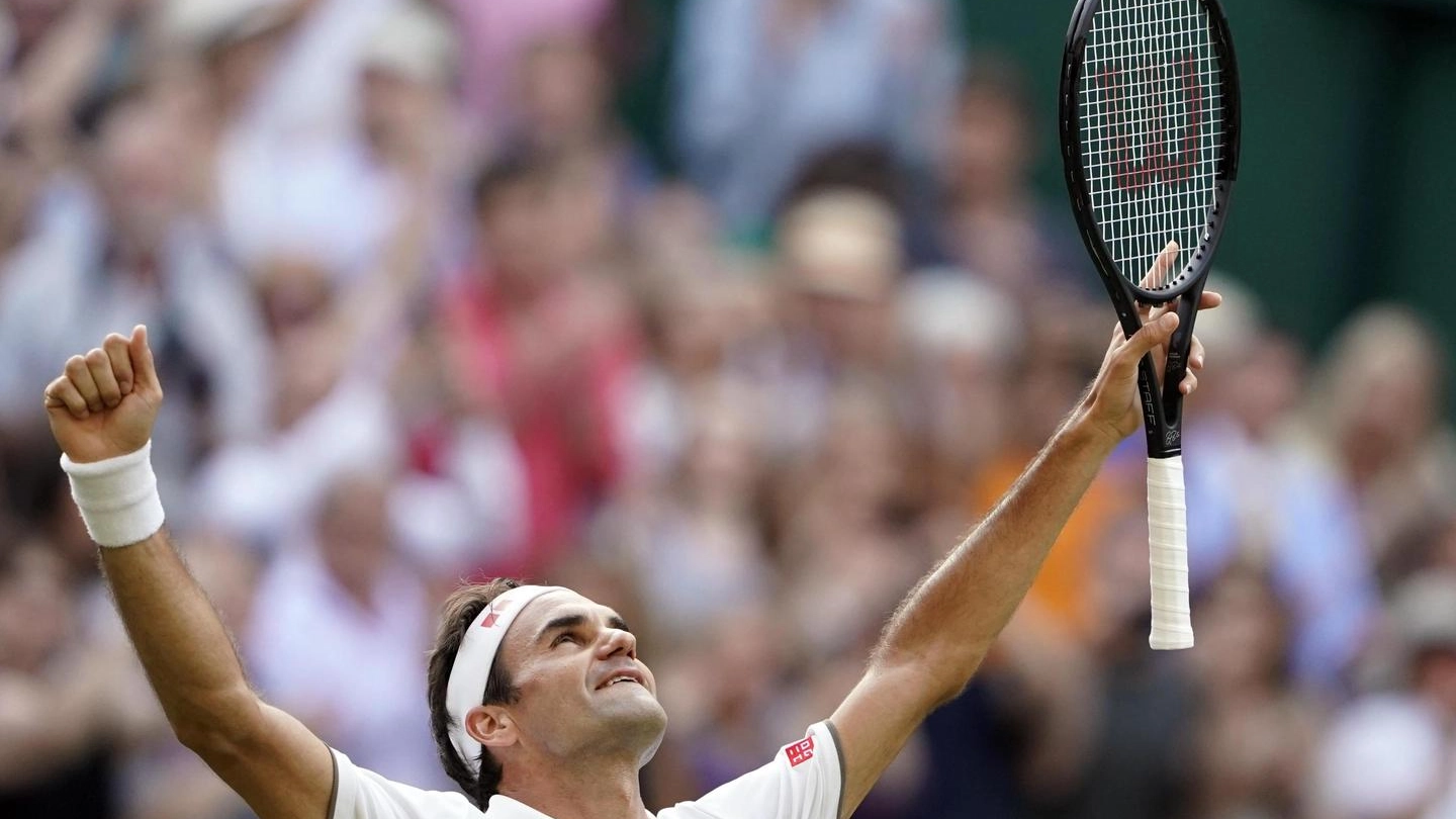 Roger Federer batte Nadal in semifinale a Wimbledon 2019 (Ansa)