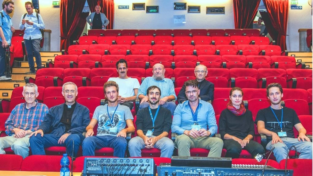 Secondo da sinistra, padre Antonio Pileggi, torna con Inner_Spaces, rassegna di ‘ascolto immersivo’ e musica elettronica all’Auditorium San Fedele Secondo da sinistra, padre Antonio Pileggi, torna con Inner_Spaces, rassegna di ‘ascolto immersivo’ e musica elettronica all’Auditorium San Fedele