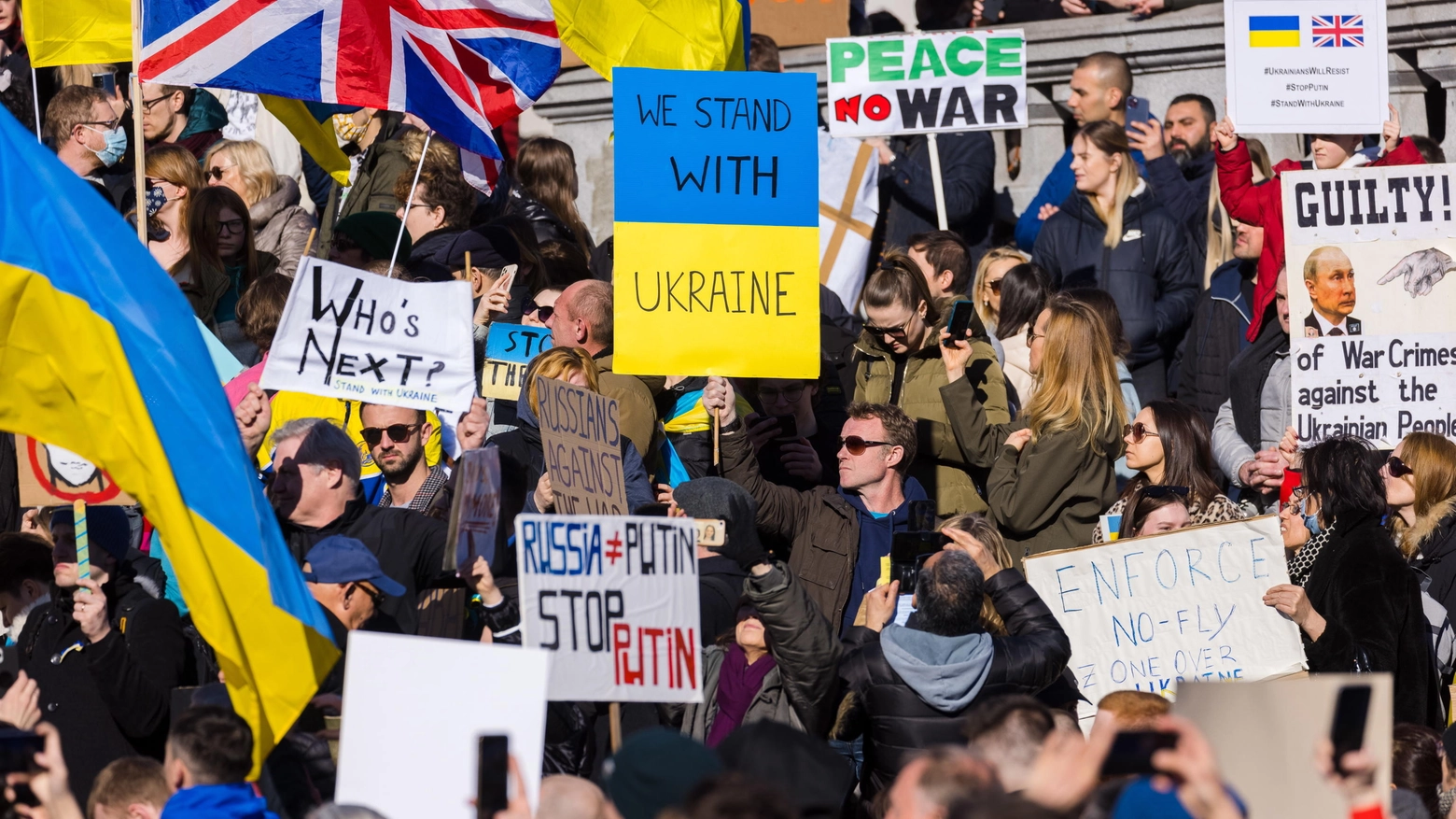 Una protesta contro la guerra in Ucraina