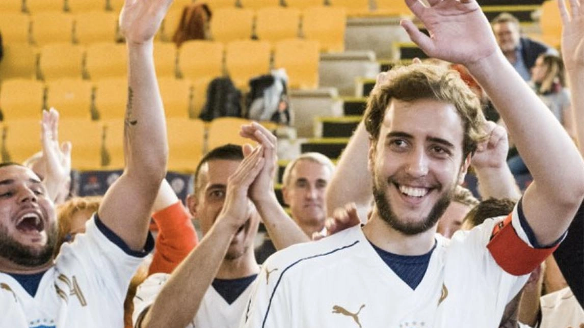 La squadra speciale. Testa e piedi buoni: "Malattia in fuorigioco. Questo è il nostro gol"