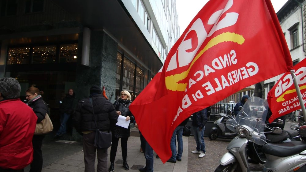 Protesta sindacati Ikea al consolato svedese a Milano