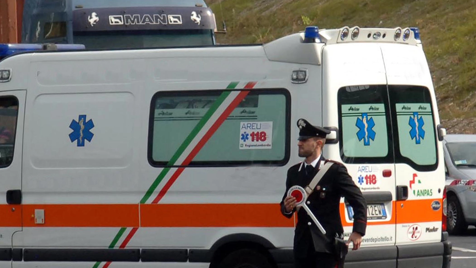 Carabinieri e ambulanza sono intervenuti a Voghera (foto archivio)