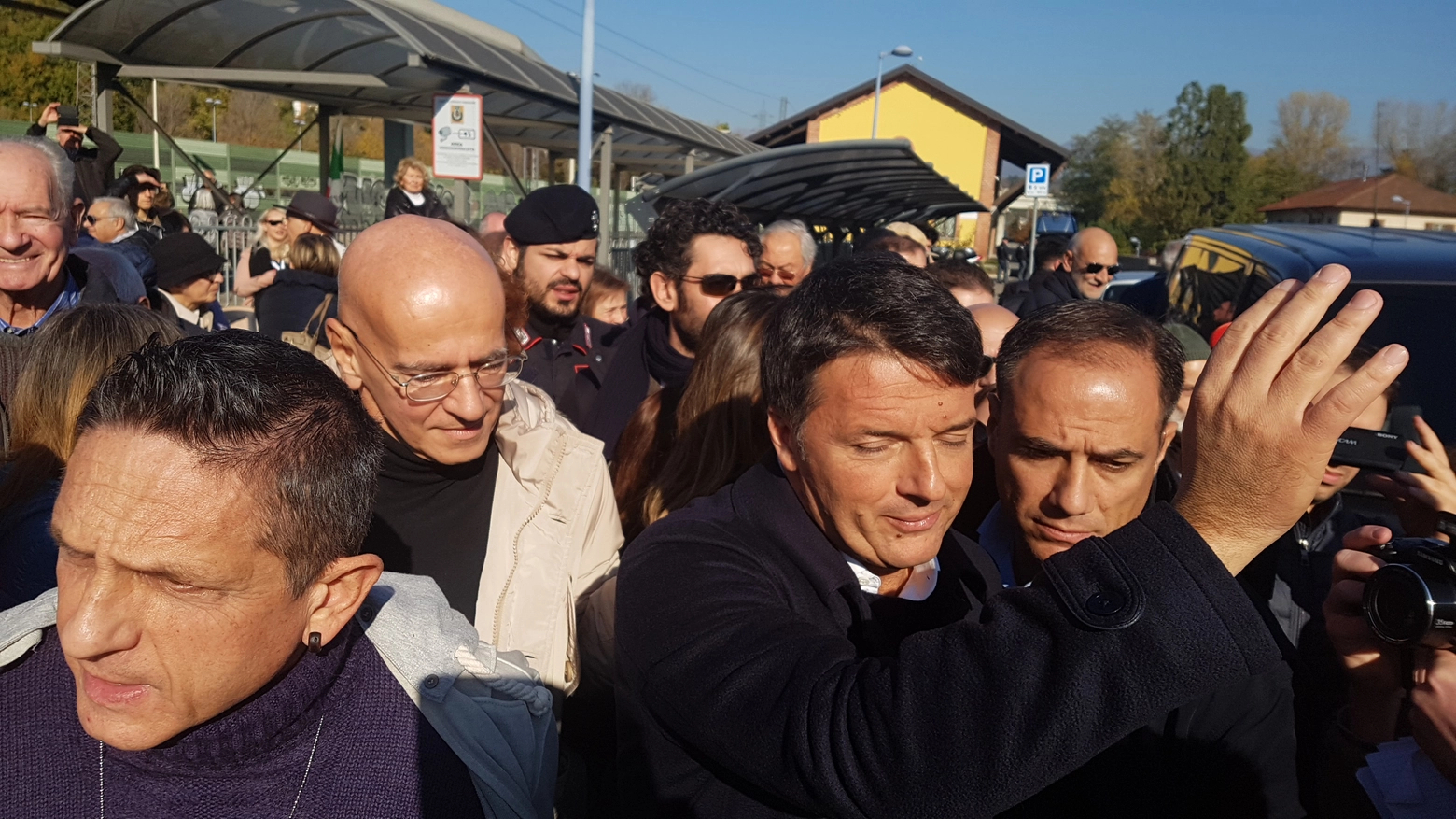 Matteo Renzi all'arrivo a Cernusco