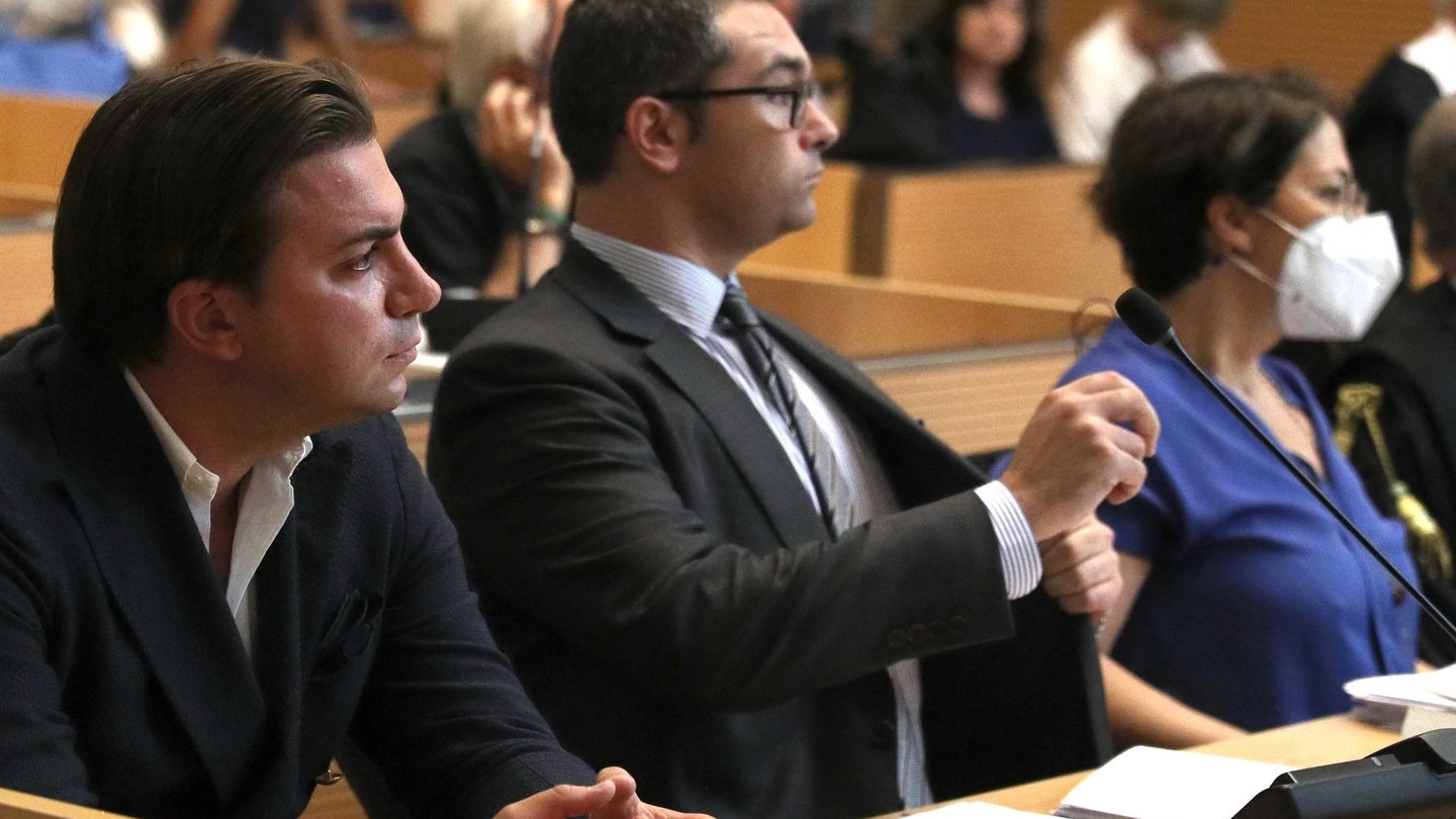 Da sinistra Giacomo Bozzoli con i suoi legali dello studio Frattini