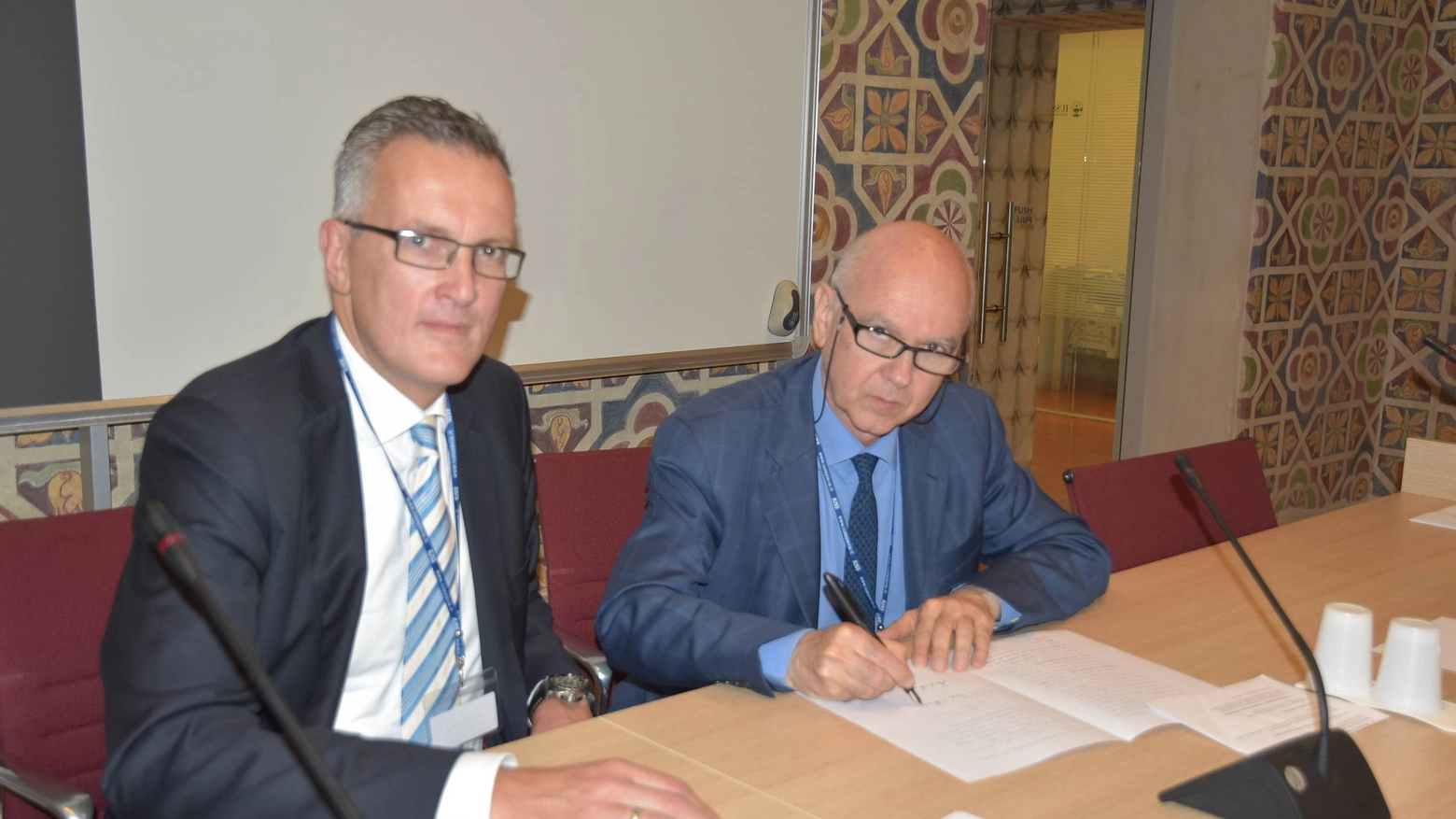 La firma dell'accordo tra Iuss Pavia e Allianz