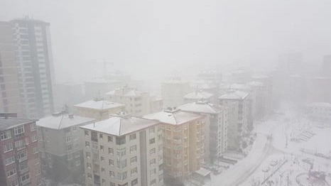 Istanbul, aeroporto chiuso per neve (Foto Facebook Olimpia Milano)