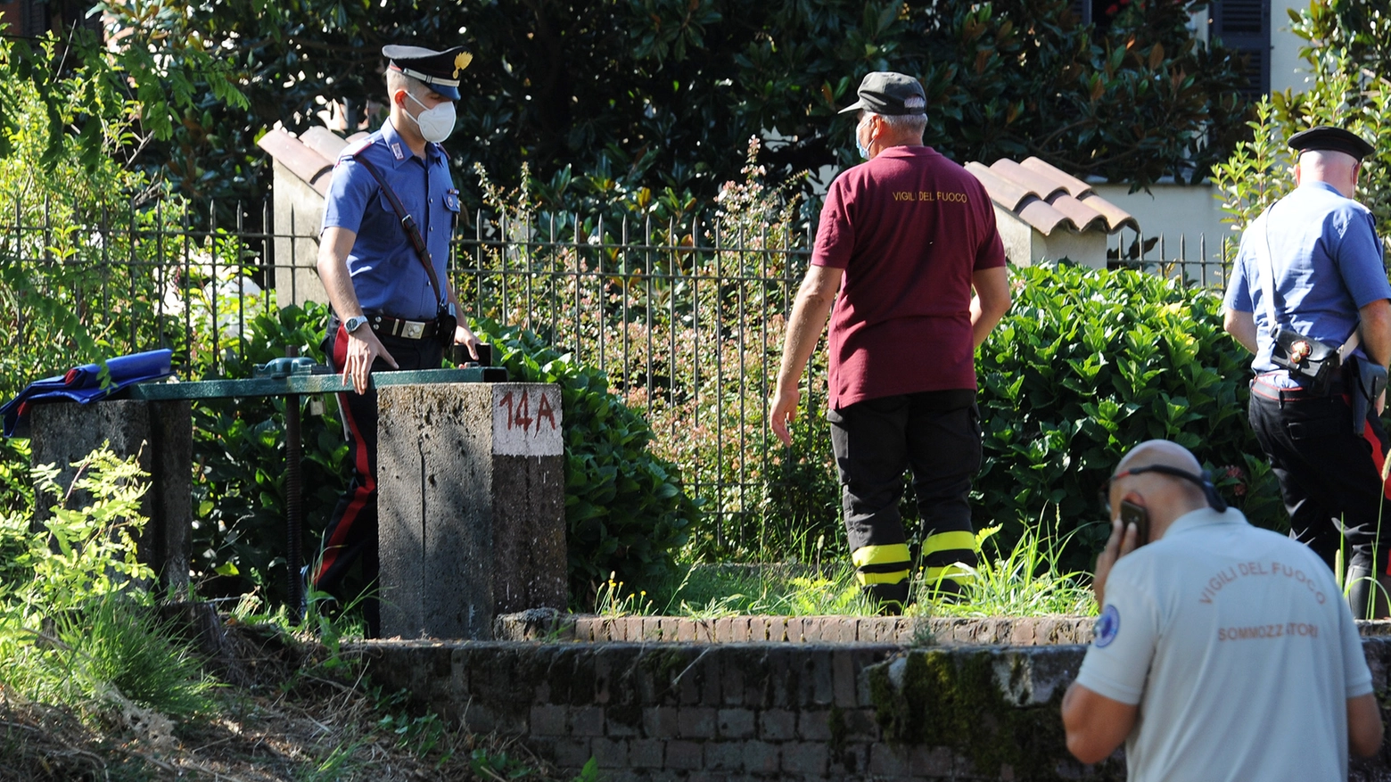 Un uomo morto e' stato trovato in un canale in via per Casterno (foto Roberto Garavaglia)