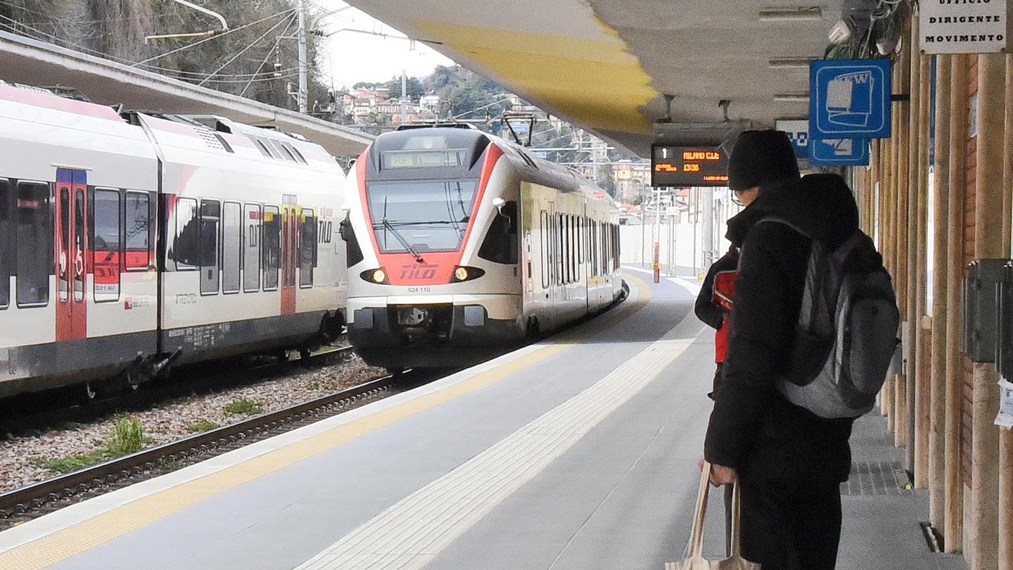 I treni Tilo diretti in Svizzera in transito alla stazione San Giovanni di Como