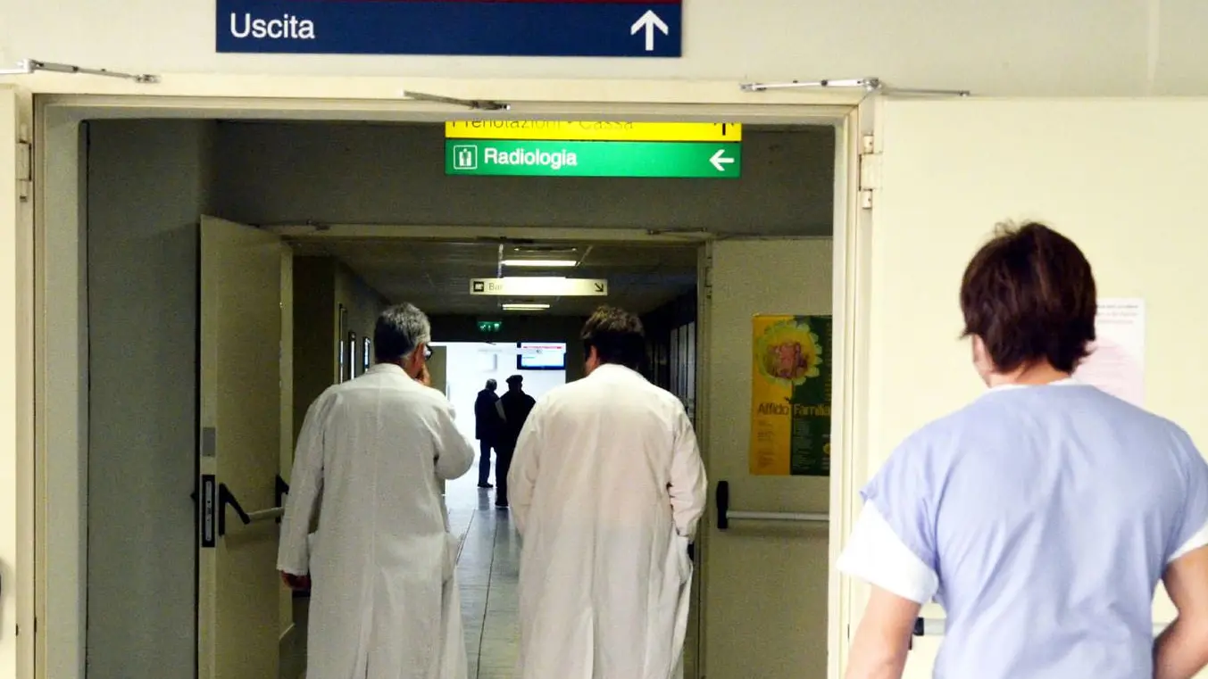 Gli arretrati ai sanitari In busta 0,25 centesimi Gli arretrati ai sanitari In busta 0,25 centesimi