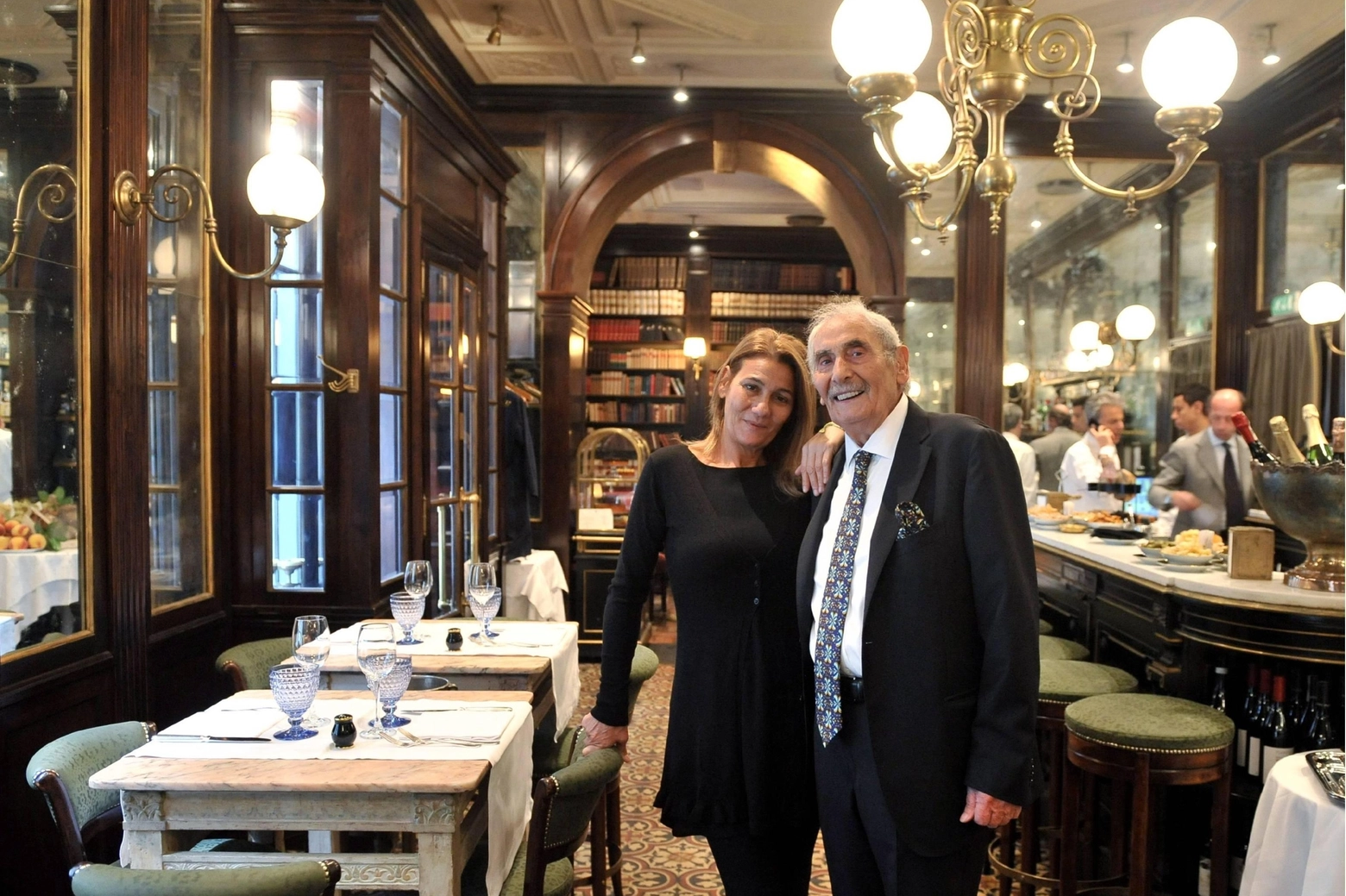 Una foto dello chef Giacomo Bulleri insieme alla figlia Tiziana (Ansa)