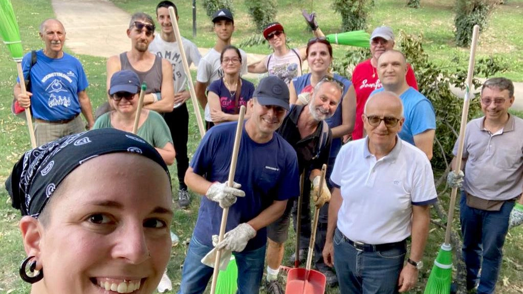 Tutti uniti per la città I dipendenti comunali in strada e nei parchi "In campo per ripulire" Tutti uniti per la città I dipendenti comunali in strada e nei parchi "In campo per ripulire"