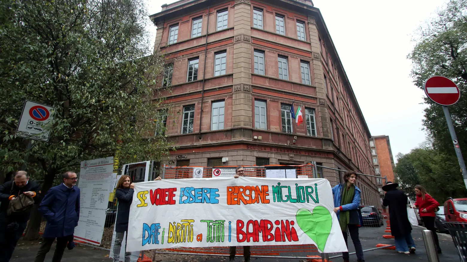 Protesta scuola di via Vivaio Protesta scuola di via Vivaio