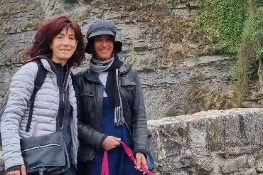 Rosa Corallo e Veronica Malini, entrambe sui 50 anni, entrambe residenti a Lecco, durante una gita