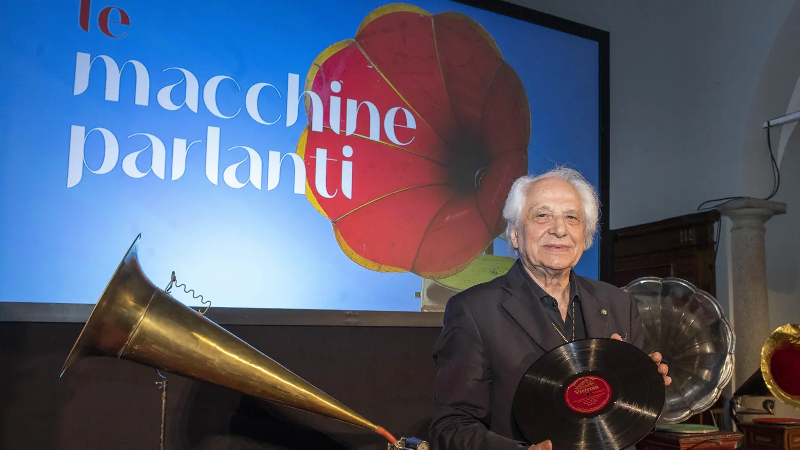 Magia di 1.400 "macchine parlanti" Donazione in onore di Enrico Caruso Magia di 1.400 "macchine parlanti" Donazione in onore di Enrico Caruso