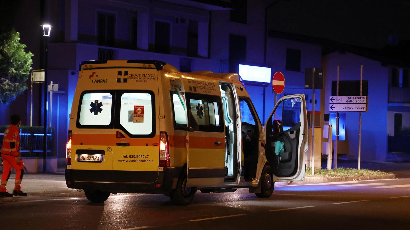 Un'ambulanza sul luogo dove la bambina è stata investita