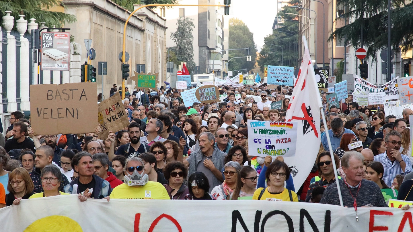 La manifestazione 'Basta veleni' a Brescia