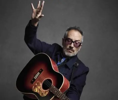 Tra rock e mito, Elvis Costello: “Io e l’Italia, un amore nato tanti anni fa...”