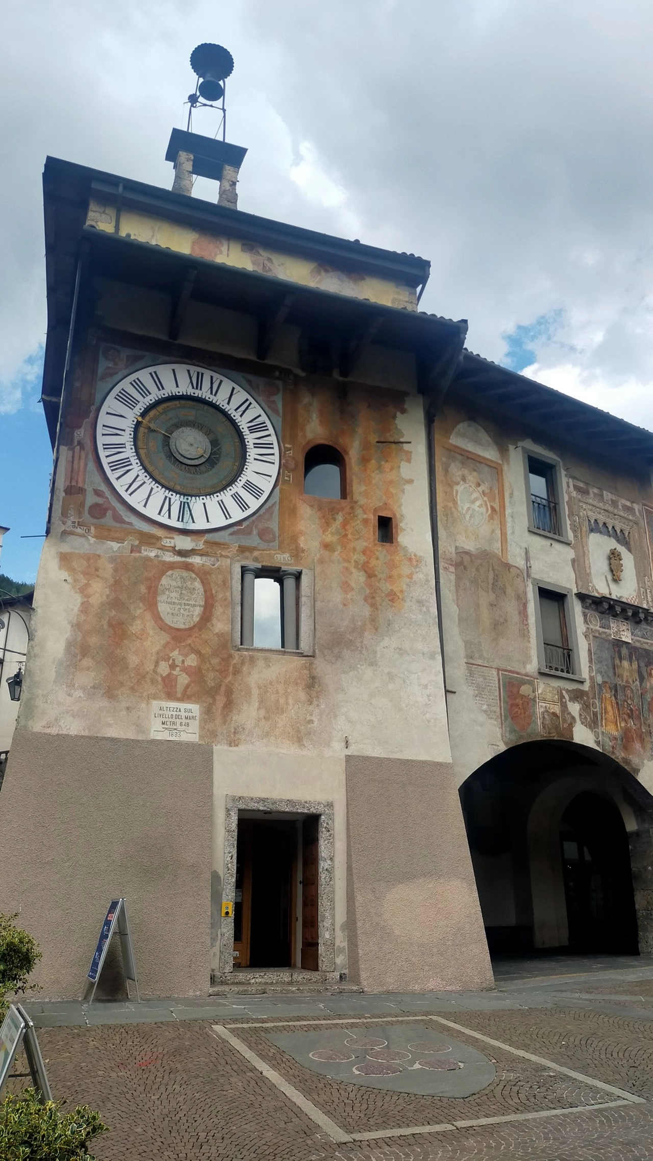 La torre dell'orologio di Clusone
