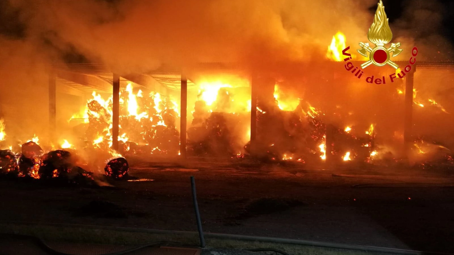 Incendio in azienda agricola a Lentate sul Seveso