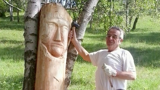 Una delle sculture realizzate nel bosco